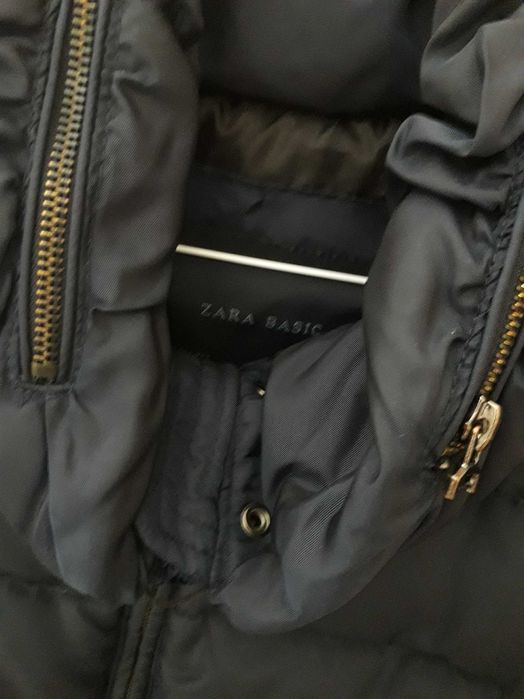 Kispo curto acolchoado de penas e plumas (azul marinho)