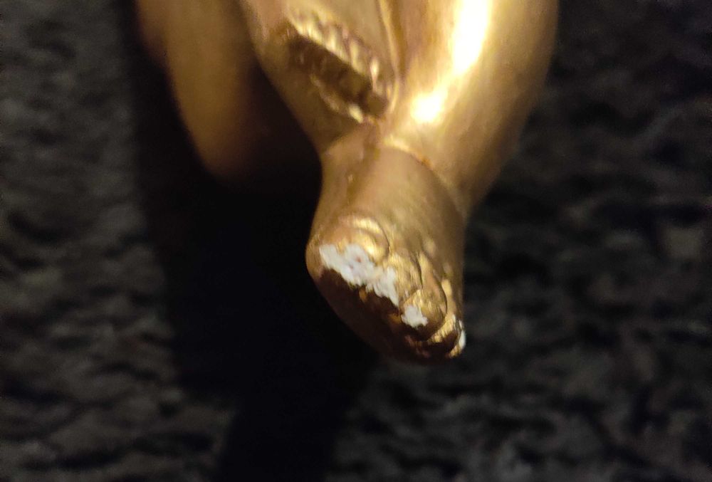 Anjo dourado em gesso