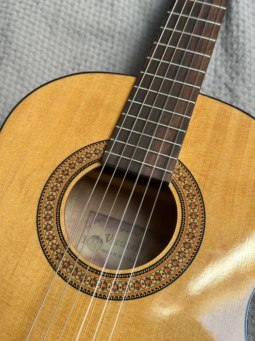 Piękna  gitara klasyczna