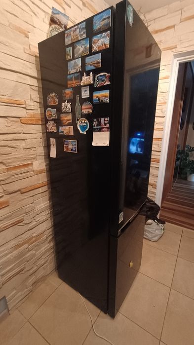 Lodówka formy Sharp