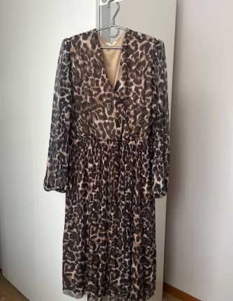 Sukienka w panterkę dół plisowany Reserved