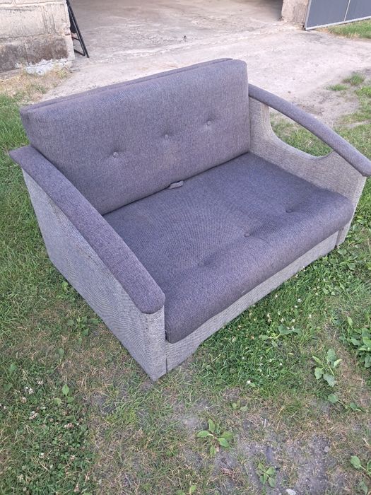 Mała rozkładana kanapa łóżko wersalka sofa