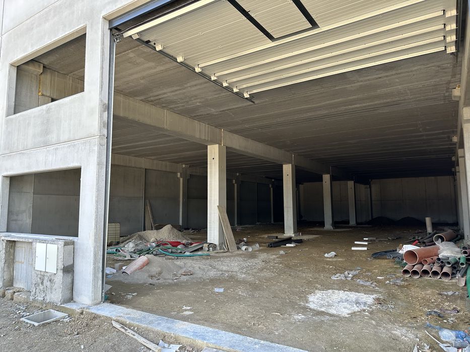 Pavilhões Industriais com 800m2 e 400m2