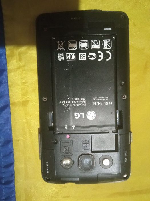 Продам телефон LG x135