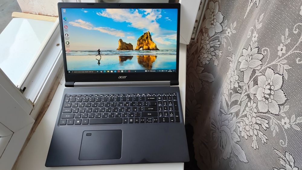 Acer Aspire 7 .ігровий.Є дві Відеокарти.Є Два вентилятора.Без предоплати,ВСЕ ЧЕСНО.