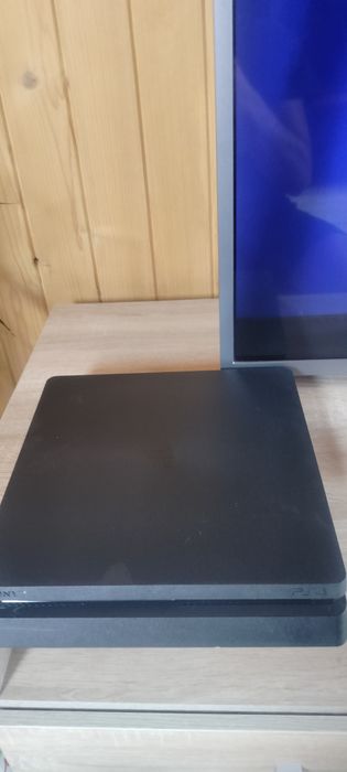 Konsola PS4 slim