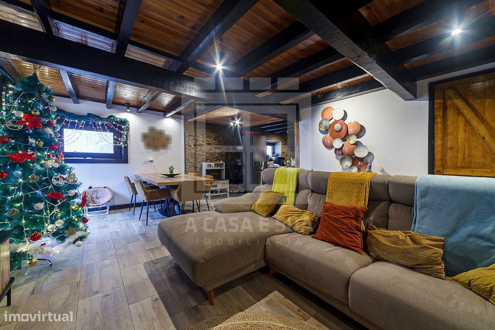 Moradia de 2 pisos em pleno centro de Ovar