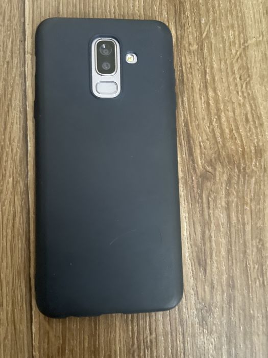 Samsung J8 б/у но в хорошем состоянии