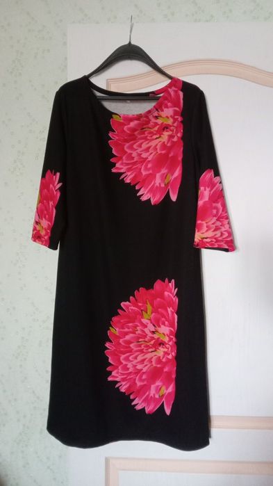 Плаття жіноче з квітами