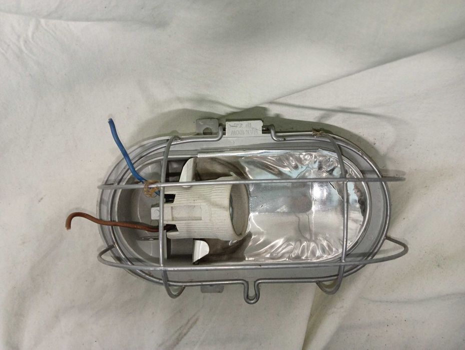 Lampa sufitowa bez klosza