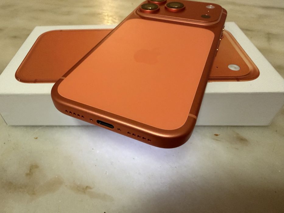 Apple iPhone 17 Pro 1TB Cosmic Orange