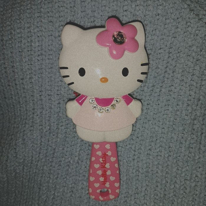 Расчёска Hello Kitty.