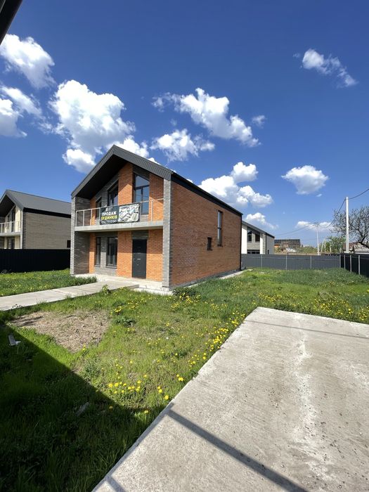 Продаж капітального 2-поверхового цегляного будинку можна під ЄОселю