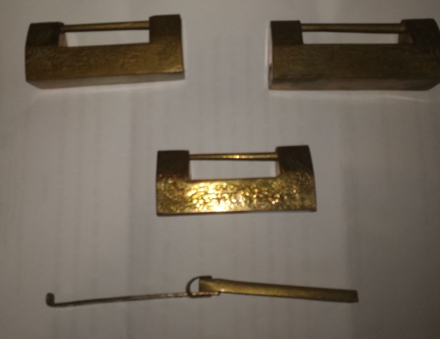 Cadeados chineses antigos em latão (Bronze)