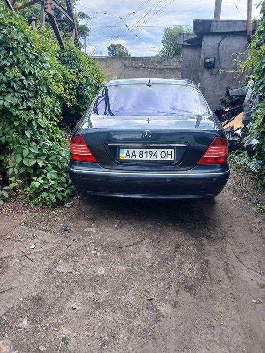 власний автомобіль Мерседес