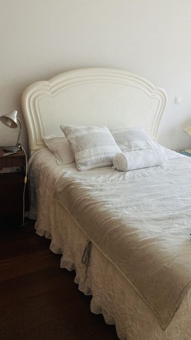 Cama branca madeira maciça anos 80