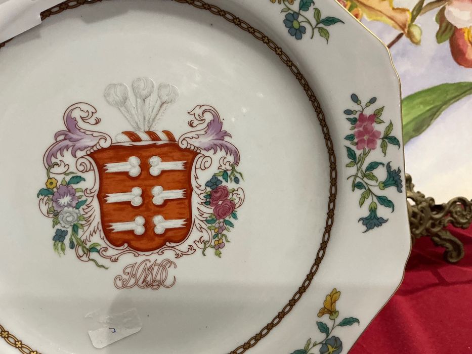 Prato porcelana com 23 cm     Anúncios abaixo