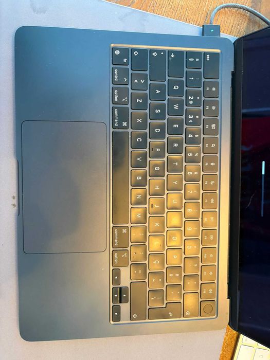 MacBook Air 13,6" (2022) M2 8 GB RAM 256 GB