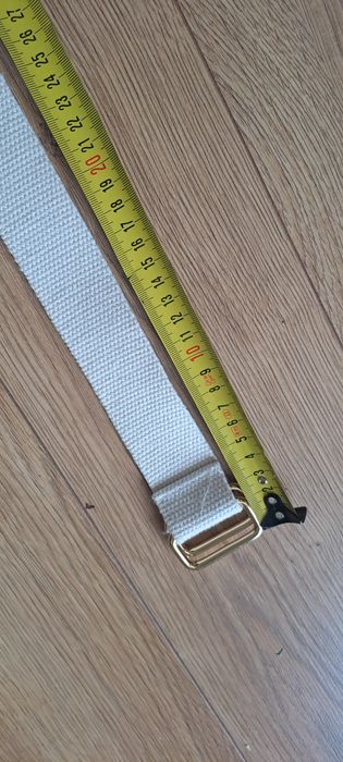 Biały letni szmaciany pasek, złote wstawki