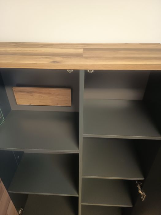 Vendo móvel com vitrine castanho e preto ótimo estado