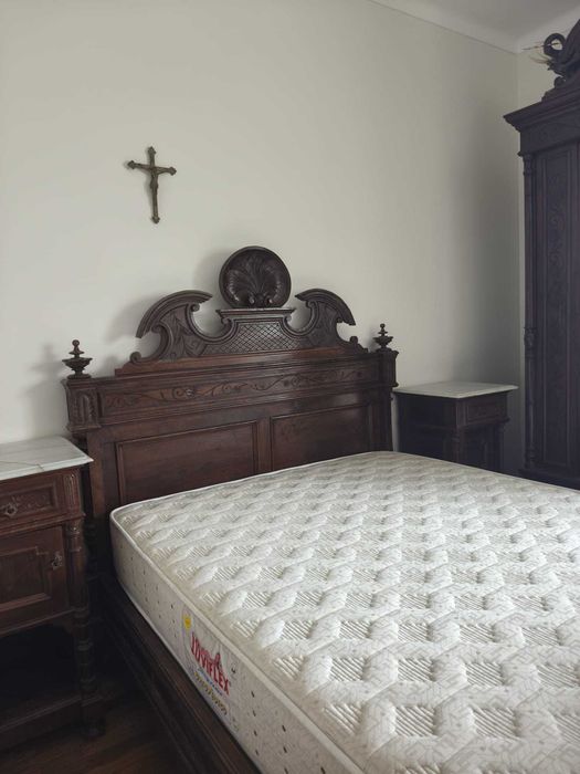 Mobília (antiga) de Quarto: Cama e Colchão