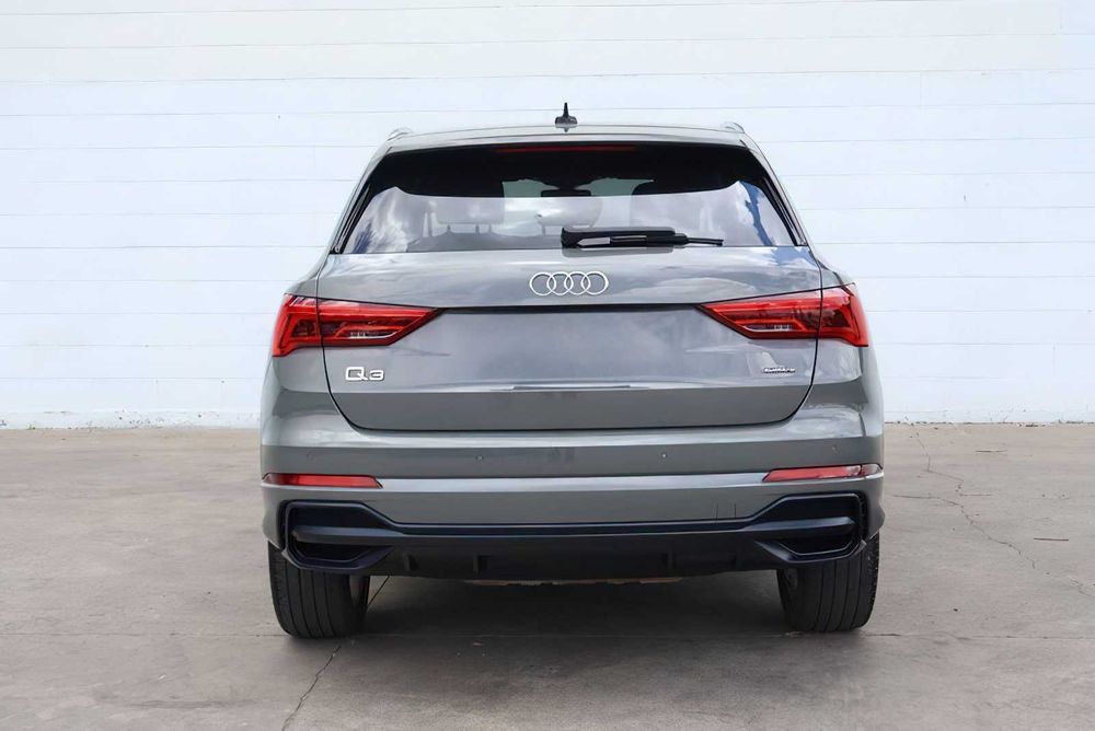 Audi Q3      2020