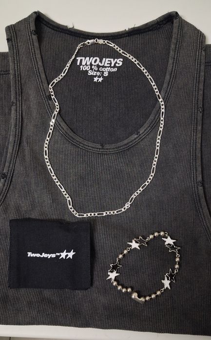 Conjunto T-shirt sem mangas, colar e pulseira da TwoJeys