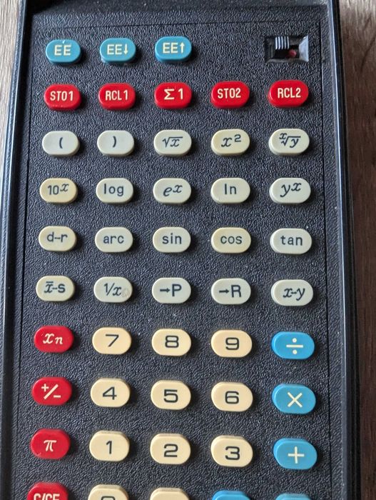 Ретро калькулятор Commodore 4120R та інші