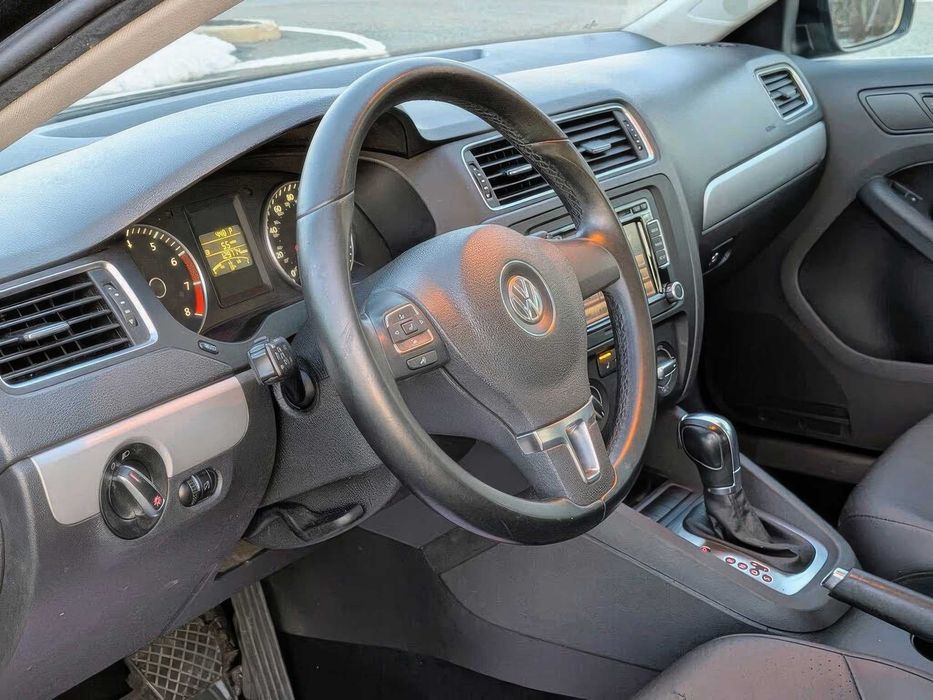 Volkswagen Jetta      2013