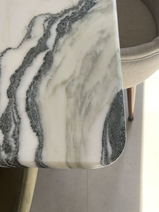 MESA DE MÁRMORE CALACATTA ORO ITALIANO – DESIGN SOFISTICADO!