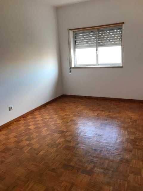 Arrenda- se andar T2 Pragal (Almada)