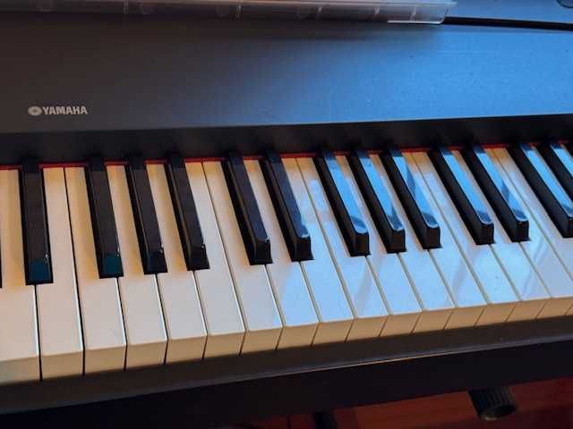 Piano eletrónico YAMAHA P-70
