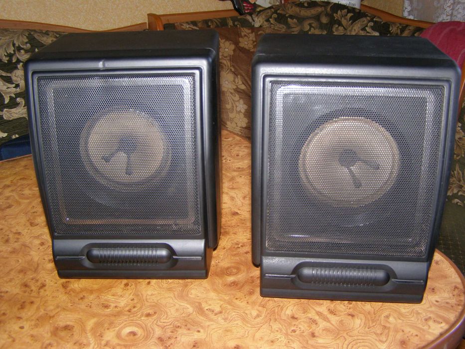 Колонки от магнитолы GoldStar .