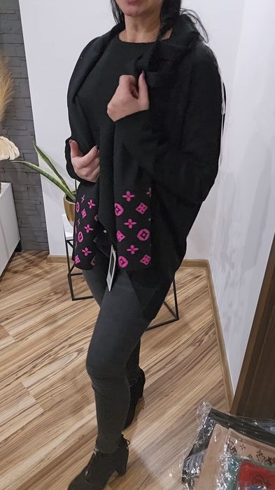 Sweterek z szalem