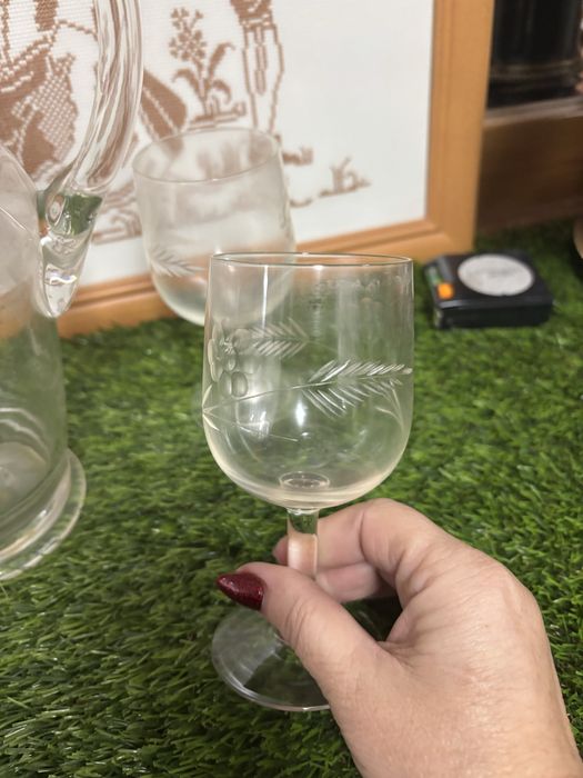 Jarra antiga lapidadacom 2 copos