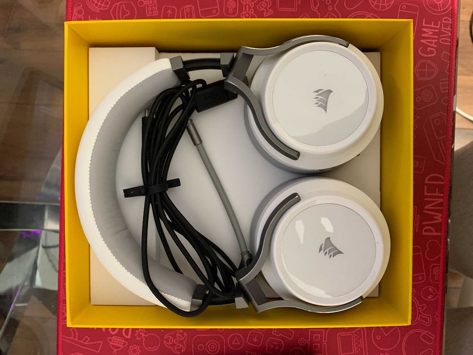 Headset Gaming Corsair Virtuoso RGB Wireless 7.1 - Branco
