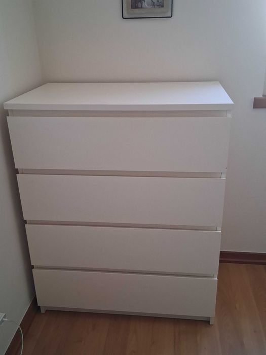2 camas de solteiro 90x200 com estrado e colchão. Oferta da cómoda