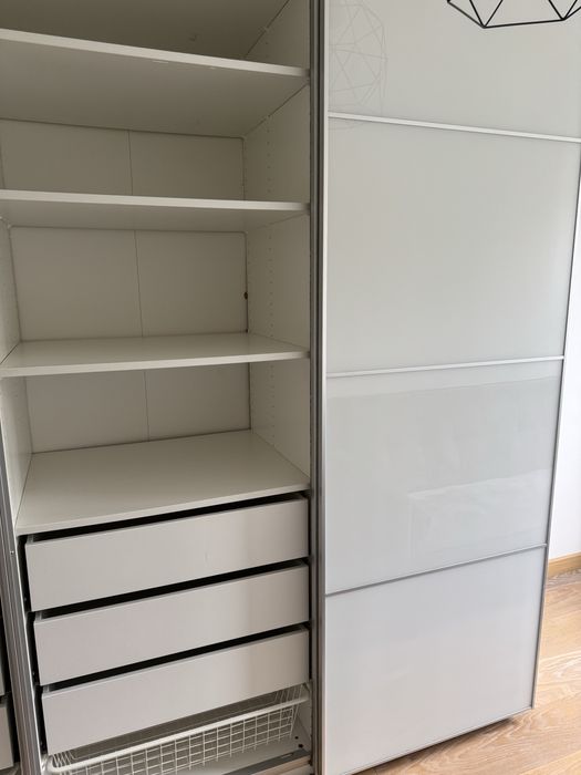 Duża szafa idealna na ubrania