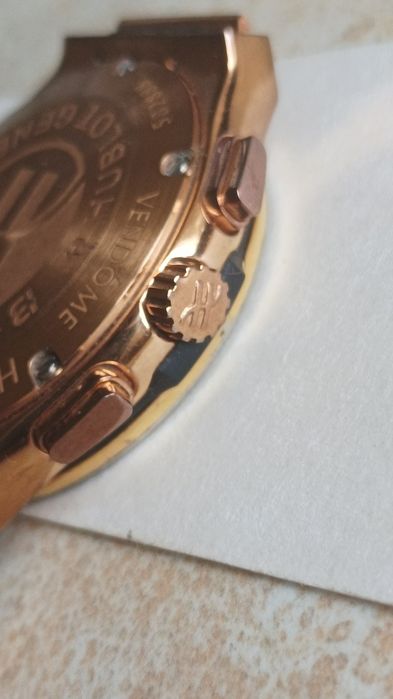 Наручные часы Hublot.