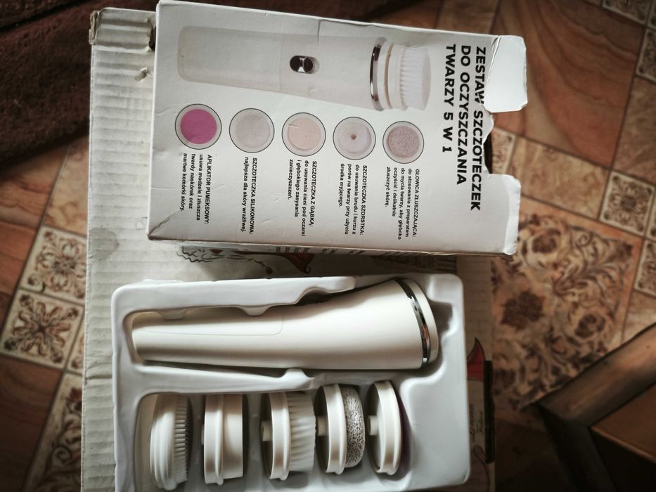 Zestaw do pielęgnacji twarzy, nowy.