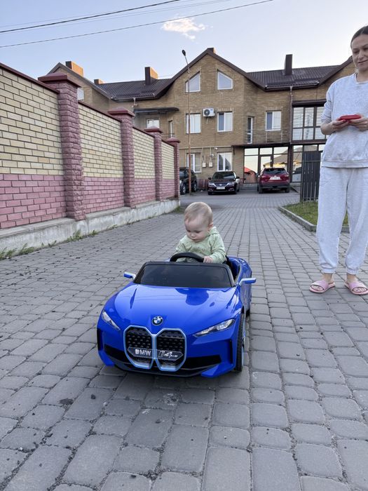 Автомобіль дитячий BMW