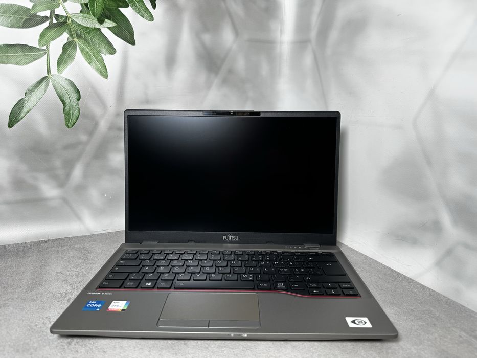 Ноутбук Fujitsu LIFEBOOK U7411 / i5-1135G7 / 16GB / SSD 256GB / 14" Full HD IPS