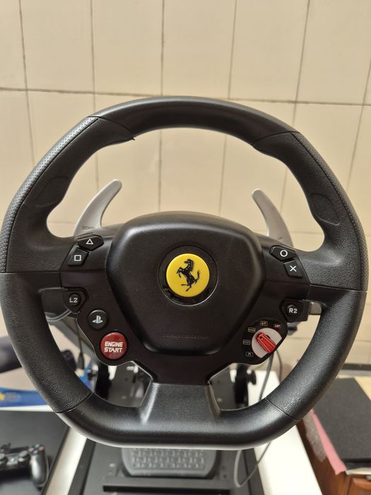 Volante Thrustmaster T80 Ferrari 488 GTB completo + base suporte que permite obter o máximo conforto !!