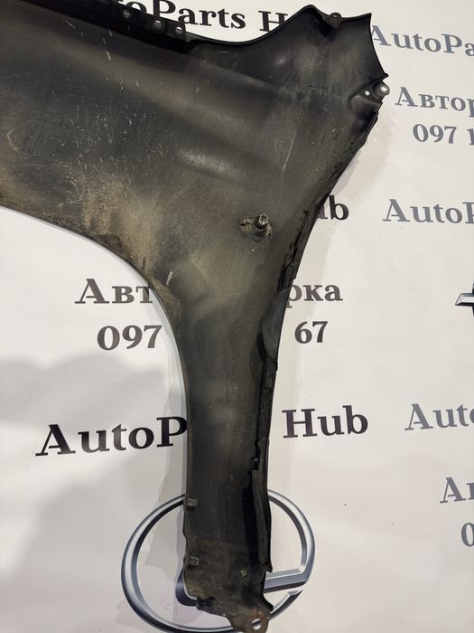 Праве крило TOYOTA Land Cruiser 200 2011 року. Не фарбоване. Розборка.