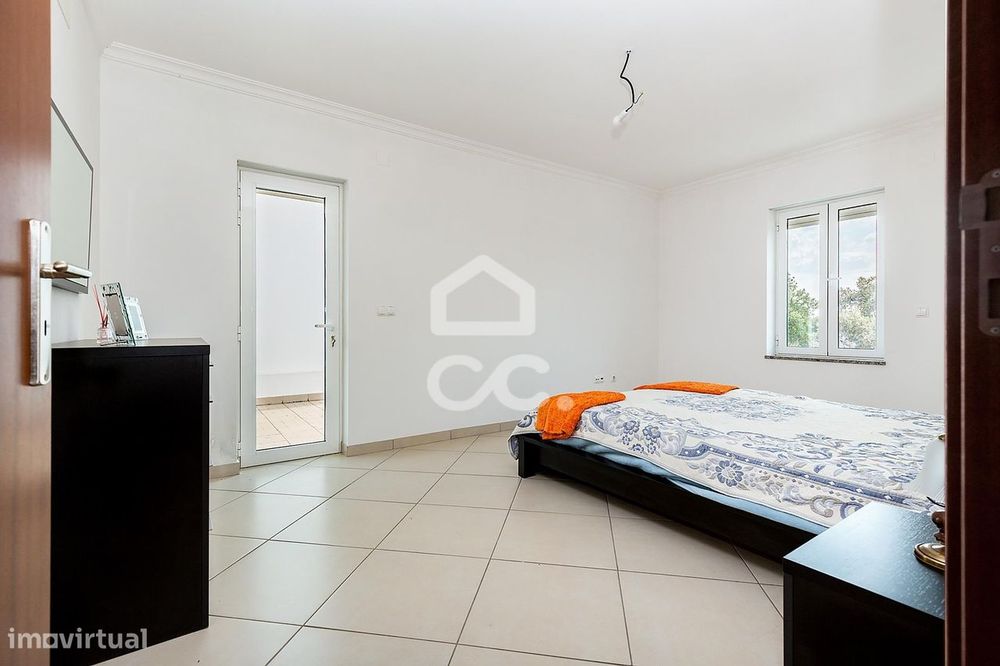Moradia T3 c/ Quintal, Terraço e Garagem no Loteamento Quinta das Sesm
