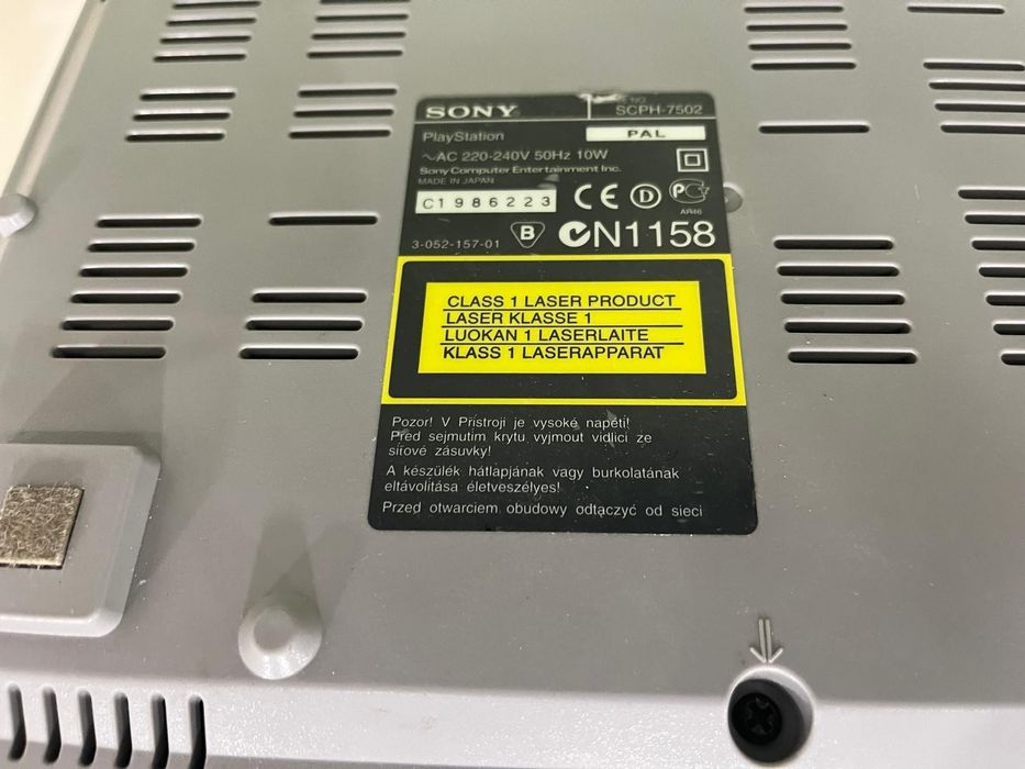 Playstation 1 (One) - SCPH-7502 - Cinzenta