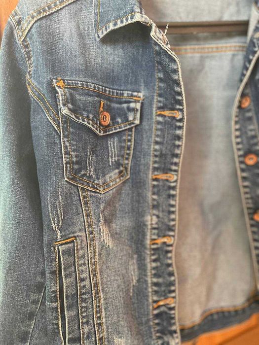 Джинсова куртка .
