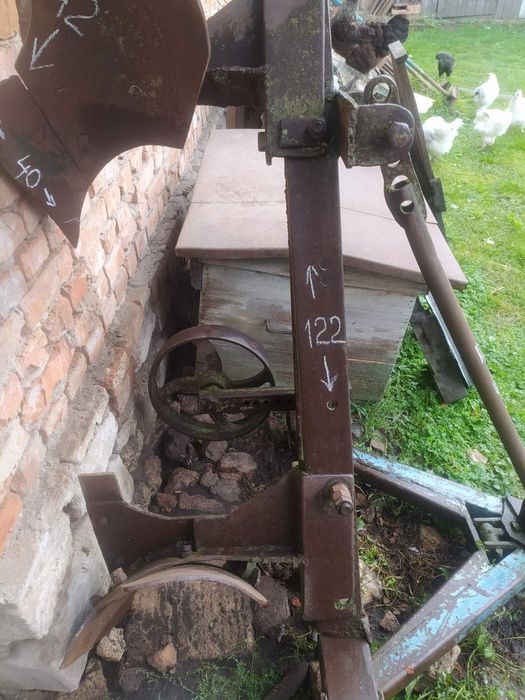 Плуг для трактора