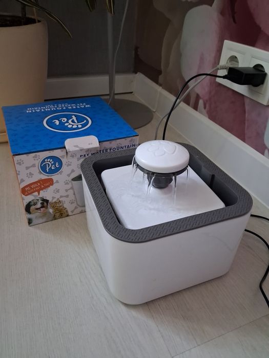 Поилка для кошек  и собак