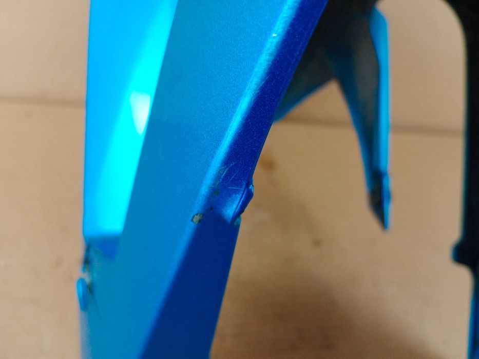 Suzuki GSX-8R Błotnik Przód Przedni 23-26